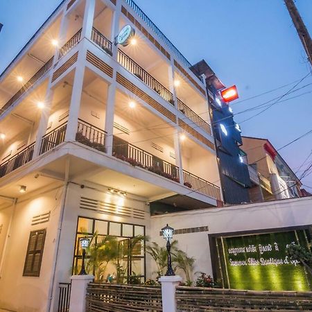 Summer Bliss Boutique Siem Reap Bagian luar foto